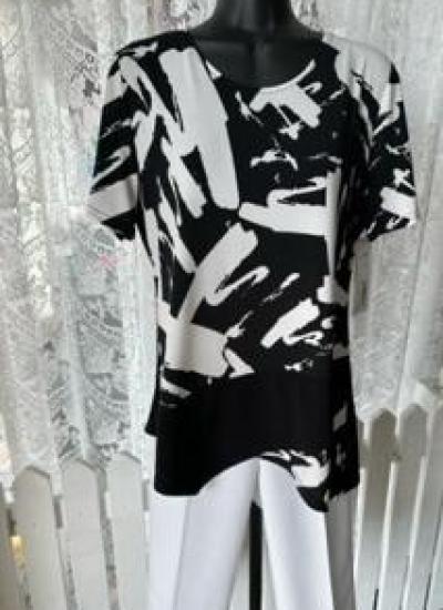 Black and White Print Top